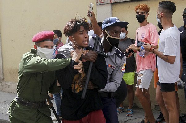 Ante protestas en todo el país, Gobierno de Cuba jura defender la revolución