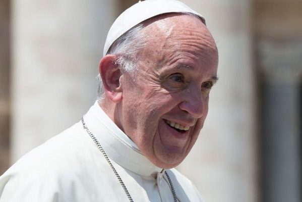 Tras operación, el Papa Francisco seguirá ingresado “unos días más”