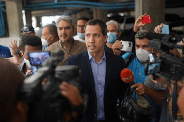 Funcionarios de Maduro intentaron detener a Juan Guaidó #VIDEO