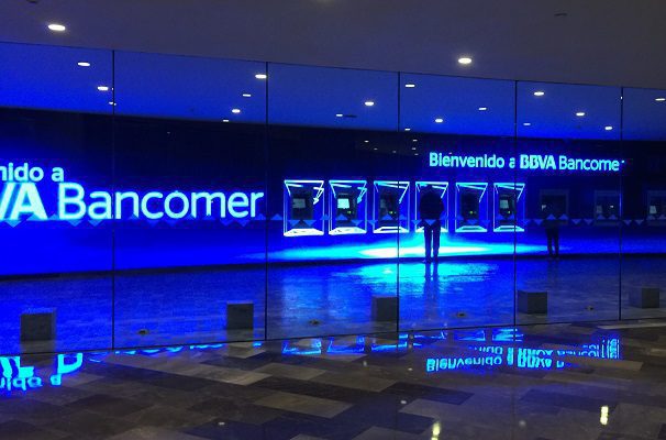 Detienen a cajera de BBVA por desfalco de 3 millones de pesos