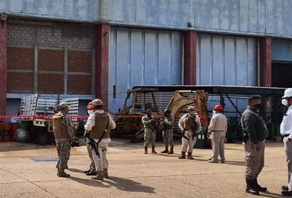 Abandonan cuerpo de trabajadora de Pemex en contenedor de basura, en Veracruz