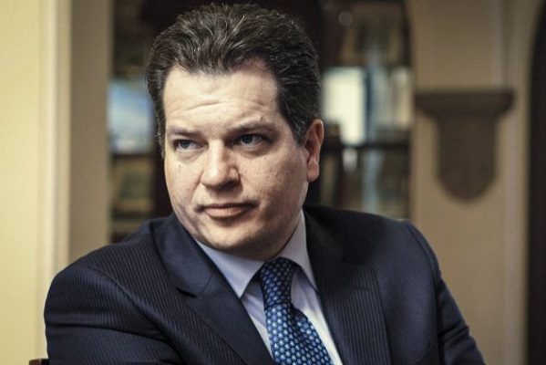 Alemán Magnani no está huyendo, viajó buscando recursos para Interjet, asegura abogado