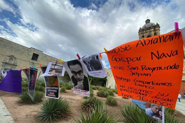 Con tendedero, exhiben a deudores de pensiones alimenticias, en Oaxaca