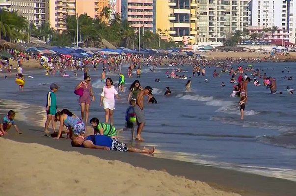 Cofepris declara aptas 198 de 199 playas para vacacionar