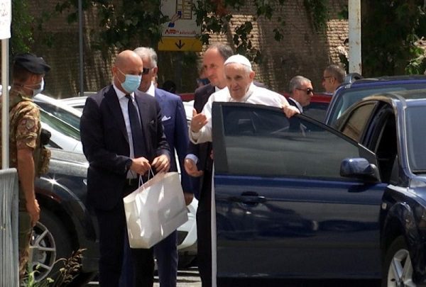 El Papa Francisco es dado de alta 10 días después de su operación