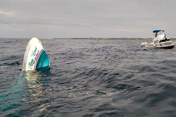 Hundimiento de embarcación en Isla Mujeres deja tres muertos