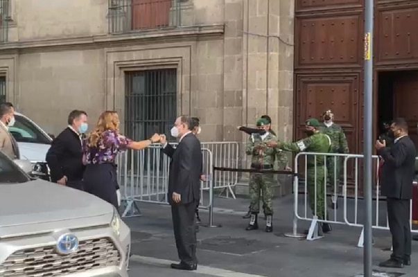 Gobernadores electos y en funciones de Morena se reúnen con AMLO