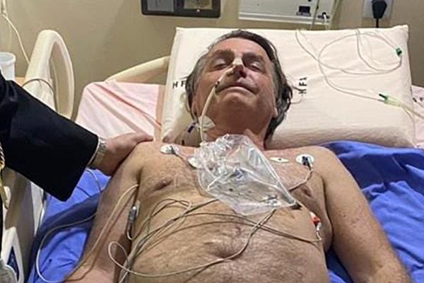 Bolsonaro continuará con un "tratamiento conservador" para obstrucción intestinal