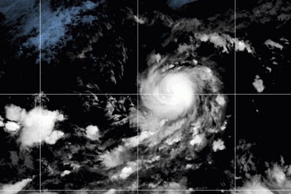 "Felicia" evoluciona a huracán categoría I, pero se aleja de las costas mexicanas