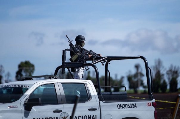Pobladores de Santiago Textitlán mantienen retenido a personal de Fiscalía, SSP y GN