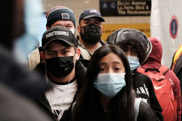 Los Ángeles reanuda el uso obligatorio de cubrebocas