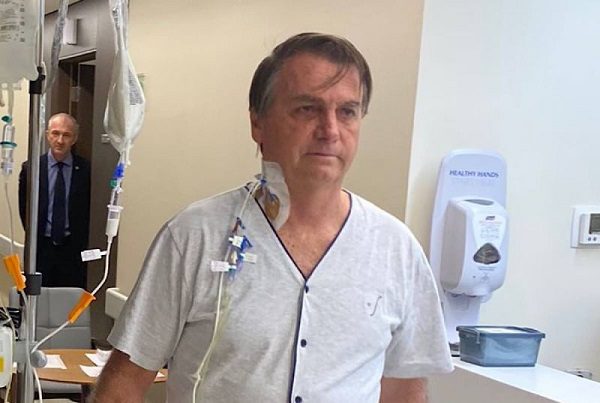 Bolsonaro reaparece en redes tras se hospitalizado por una obstrucción intestina