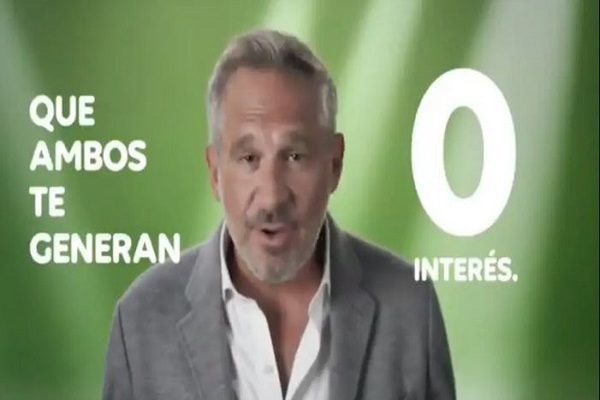 Arath de la Torre es demandado por los Voladores de Papantla por polémico anuncio