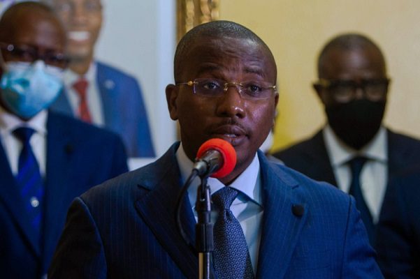 Primer ministro dimitirá y le cederá el poder en Haití a Ariel Henry