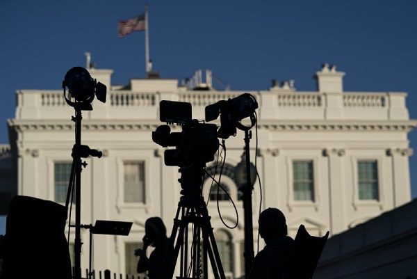 Prohíben en EE.UU. forzar a periodistas a revelar sus fuentes