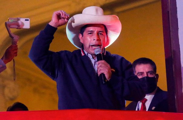 AMLO felicita a Pedro Castillo por su victoria en las elecciones de Perú