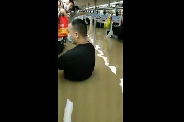 Lluvias torrenciales dejan severas inundaciones en China #VIDEOS
