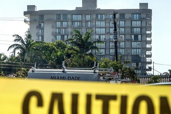 Desalojan otro edificio de departamentos en playa de Florida