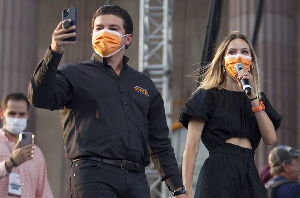 INE impone multa millonaria a Samuel García por contenido difundida por su esposa