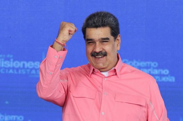 Maduro afirma "estar listo" para negociar en México con la oposición de Venezuela