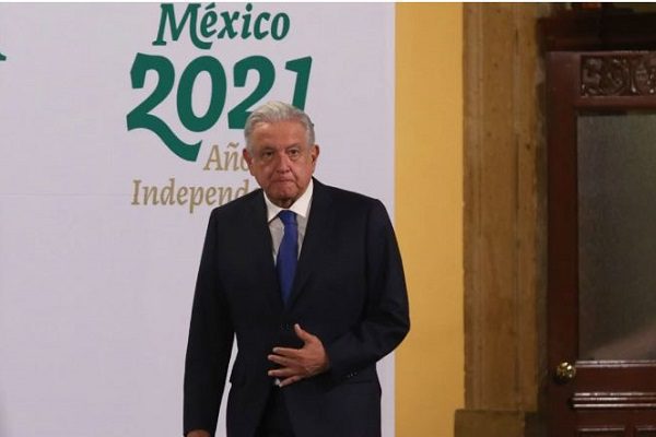 AMLO ordena transparentar archivos de espionaje a políticos, periodistas y activistas