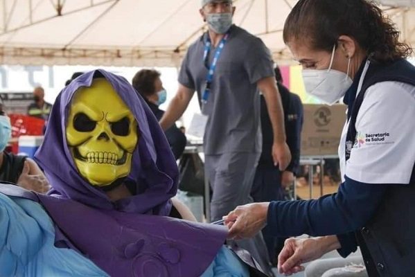 'Skeletor', villano de He-Man, acudió a vacunarse en Morelia