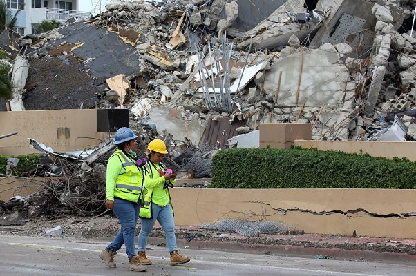 Bomberos terminan búsqueda de restos en edificio derrumbado de Miami