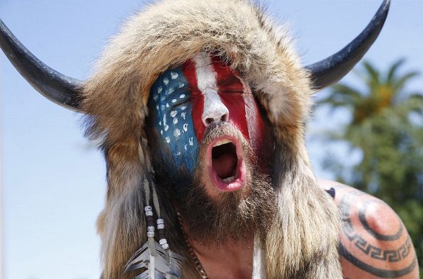 "El búfalo" que asaltó el capitolio sufre diversas enfermedad mentales