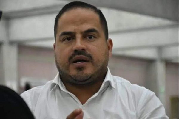 El ataque ocurrió aproximadamente a las 22:30 horas, cuando, según testigos, el hombre transitaba sobre la avenida Xalapa, en el municipio del mismo nombre, en la zona de las florerías del Panteón Xalapeño. En un vuelo de Viva Aerobús se reportó una supuesta amenaza de bomba Los atacantes huyeron a bordo de un vehículo dejando herido a Cuevas Hernández sobre la acera, por lo que tuvo que ser trasladado de forma particular a un hospital para ser atendido.