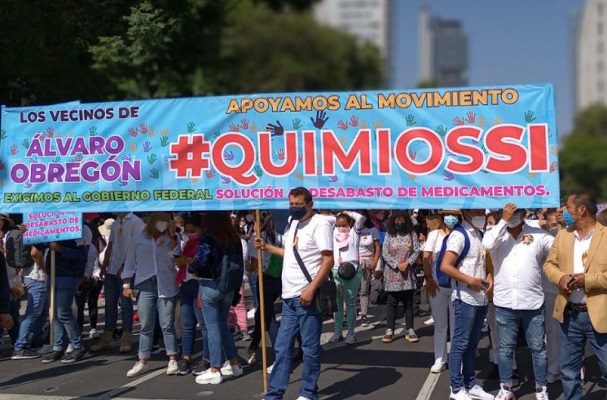 Padres de niños con cáncer protestan en CDMX para exigir medicamentos