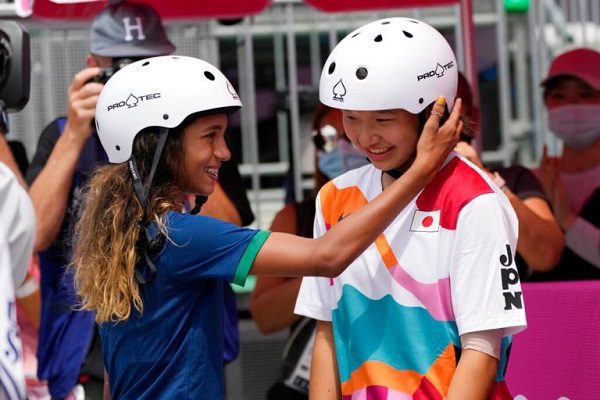 Adolescentes arrasan en skateboarding de Tokio. Joven de 13 años se lleva el oro