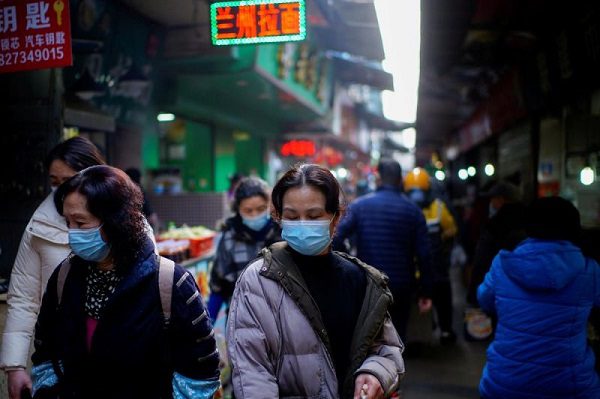 China reporta mayor cifra de casos Covid-19 desde fines de enero