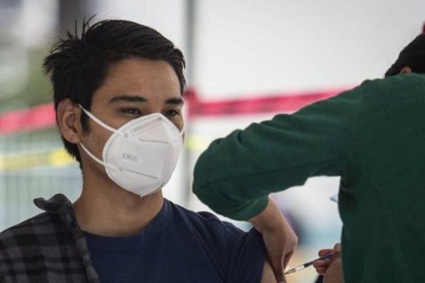 Este playlist escucharán los jóvenes de 18 a 29 años al vacunarse en CDMX