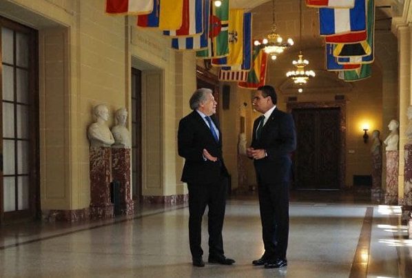 Silvano Aureoles se reúne con secretario de la OEA para denunciar al 'narcoestado'