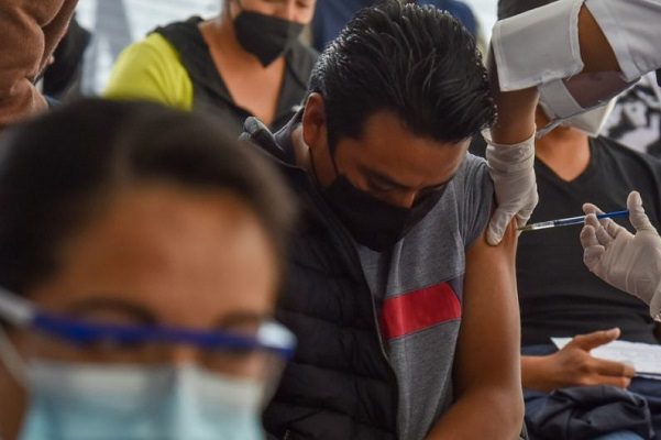 Vacunación redujo “sustancialmente” mortalidad por COVID-19, asegura López-Gatell