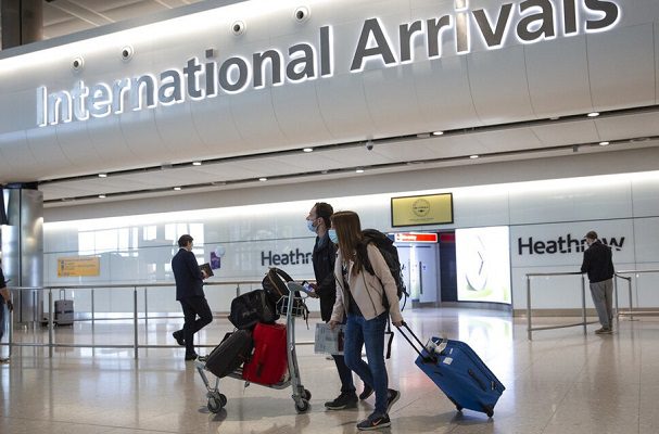 Inglaterra elimina cuarentena para viajeros vacunados de la UE y EE.UU.