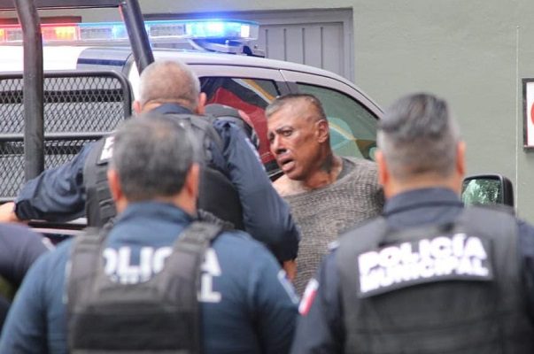 Hombre compra encendedor y quema un Oxxo, en Tijuana