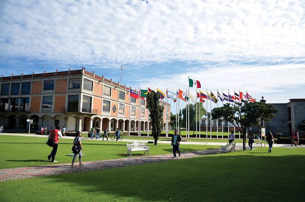 Grupo de 300 académicos de la UDLAP exigen la liberación del campus