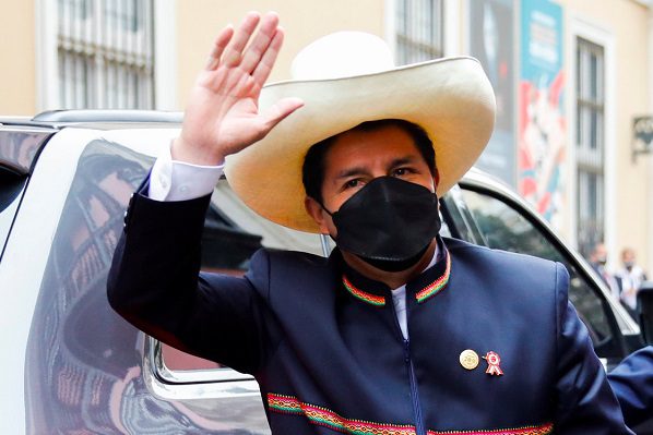 Pedro Castillo asume oficialmente la Presidencia de Perú