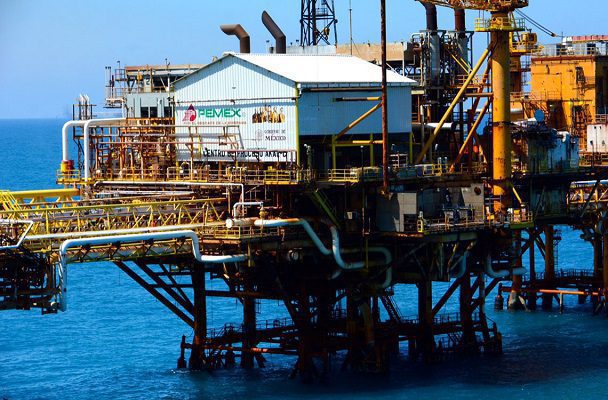 Director de Pemex con disiente con Moody's en baja calificación