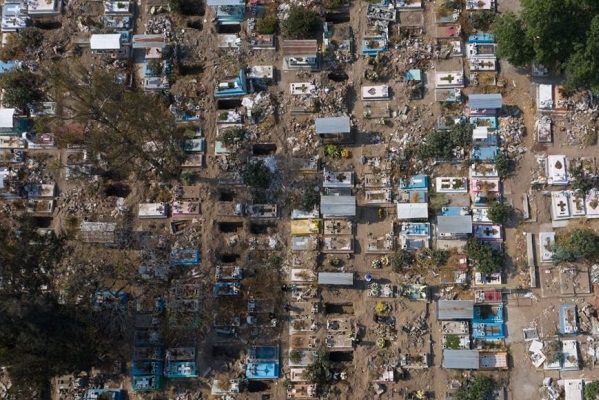 Covid-19 elevó la tasa de defunción de México en 45%, revela Inegi