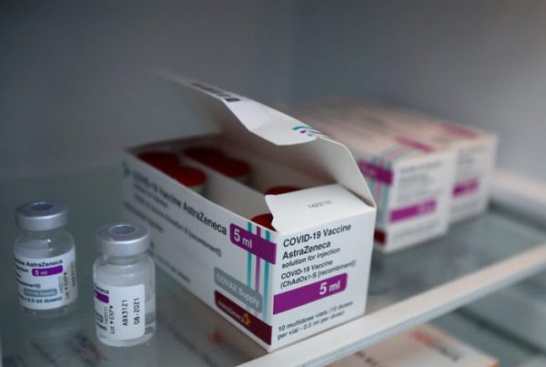 Vacunas de AstraZeneca habrían sido enviadas a México y Canadá antes de inspección adecuada