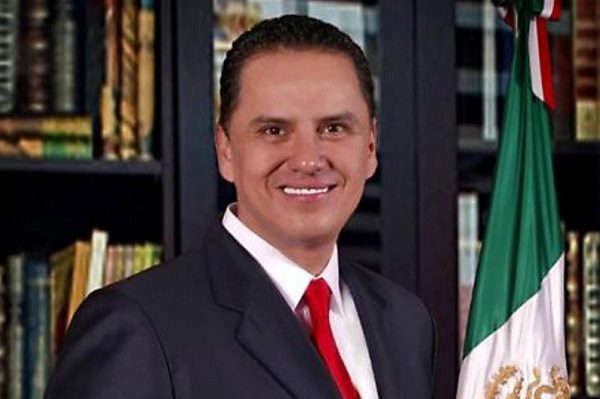 Ordenan suspender proceso por falsificación de documentos contra de Roberto Sandoval