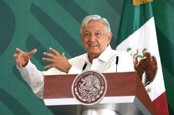 Pese a veda, AMLO llama a votar en consulta popular