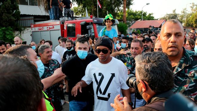 Por pelea Ronaldinho abandona memorial  en honor a víctimas