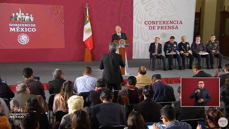 INE prohibe a AMLO hablar de sus logros en conferencia matutina