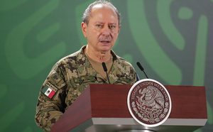 México carece de servidores públicos honestos; Secretario de Marina frente a AMLO