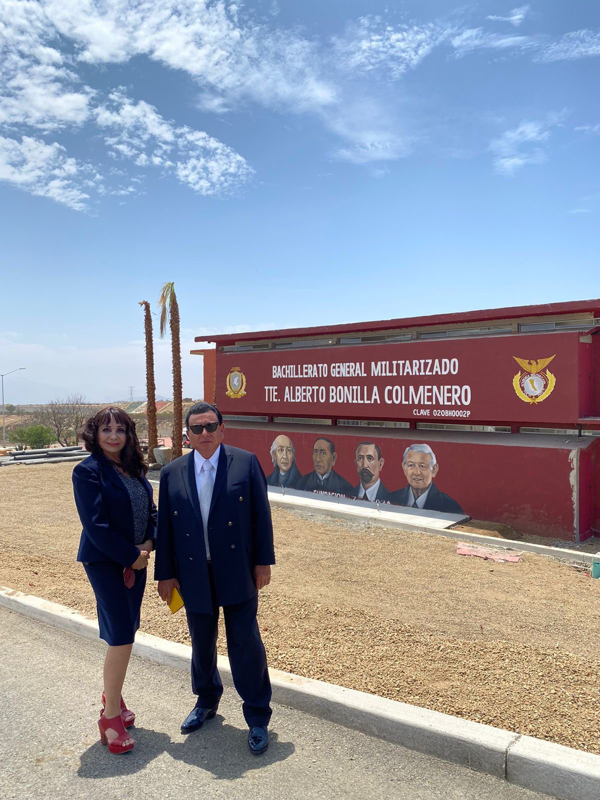 Pintan a AMLO en mural de escuela junto a Benito Juárez y Miguel Hidalgo