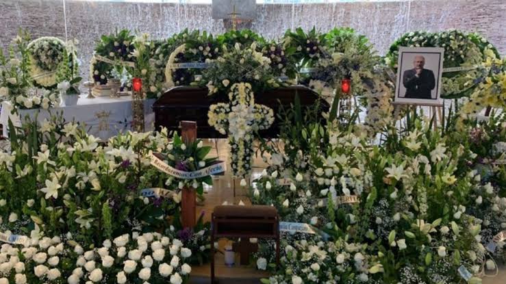 Políticos acuden a misa de René Juárez Cisneros