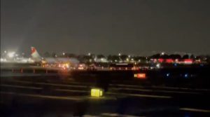 Amenaza de Bomba falsa en AICM retrasa vuelo #VIDEO